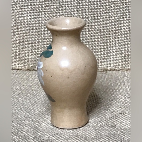 Vintage Miniature Floral Bud Vase 3 3/4 Inch Hand Painted Cottage Core Neutral - Picture 4 of 7